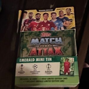 Topps Match Attax Emerald Mini Tin with Red and Green
